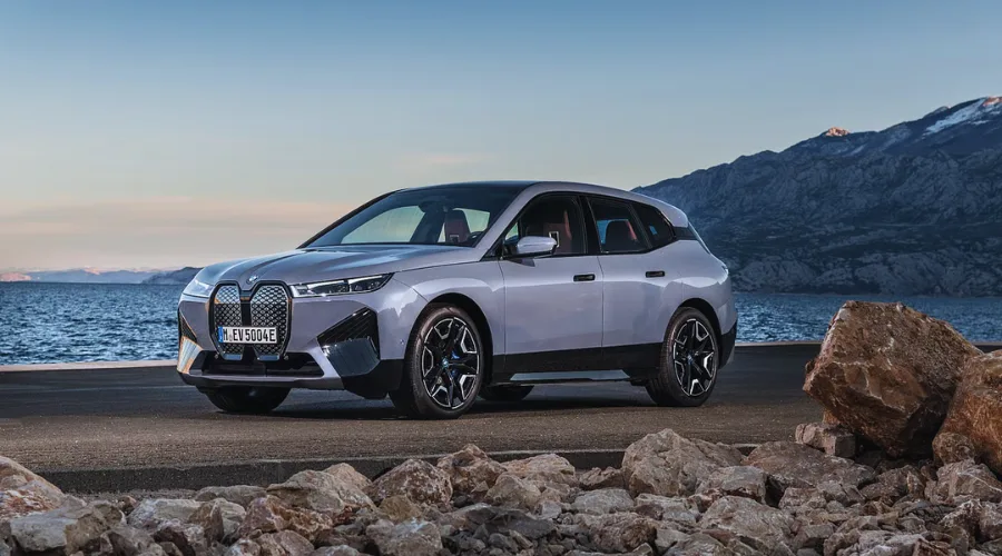 Mercedes EQE SUV vs BMW iX