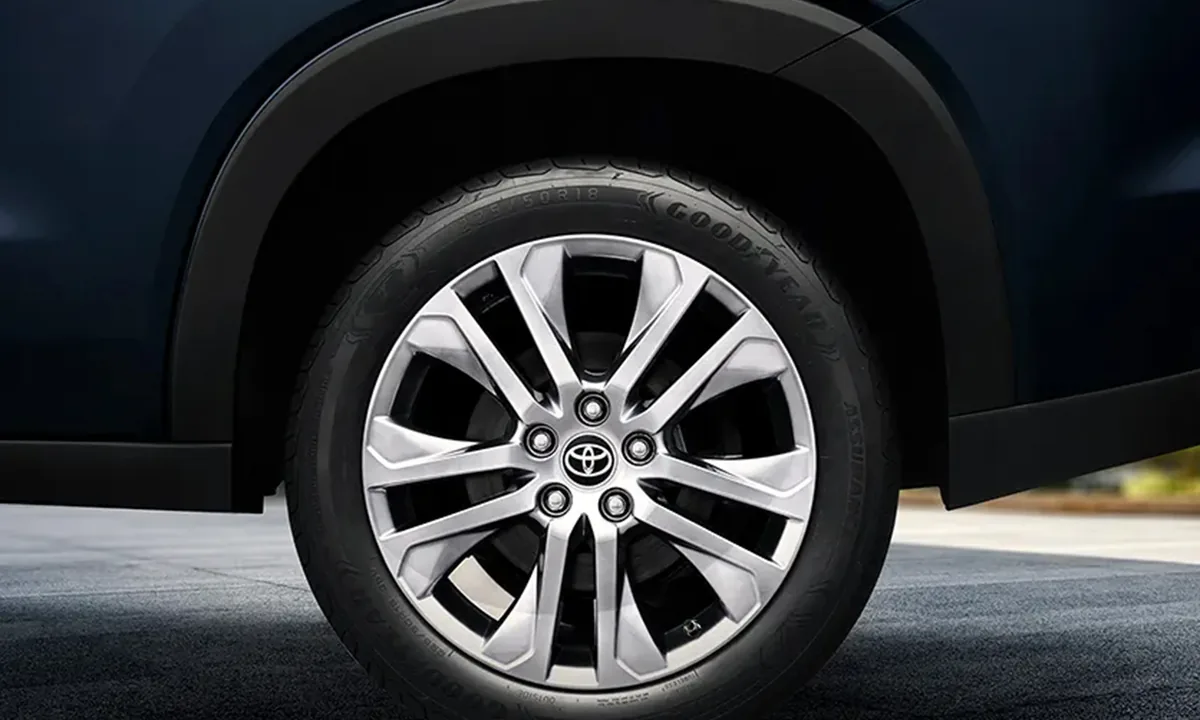 Toyota Innova Hycross